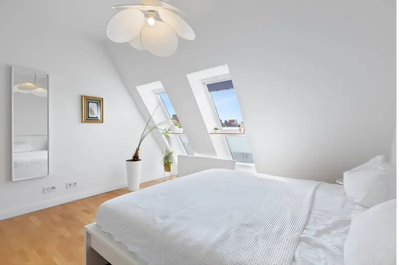 Lebendiger Alltag in Lichtenberg: 3-Zimmer-Wohnung mit Balkon — photo 1
